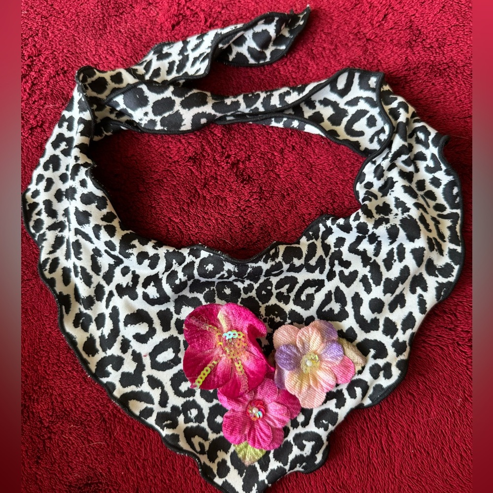 NEW. Dog boutique Cheetah floral bandana Sz. M
